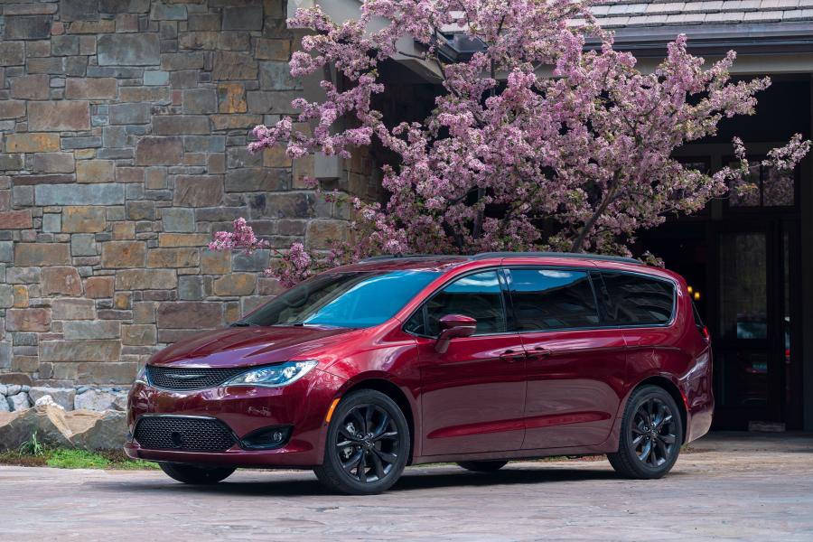  Chrysler Pacifica Limited 35th Anniversary (RU) 2019 года  (фото 9 из 13)